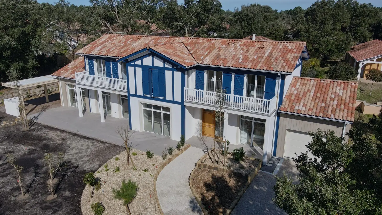 Maison moderne individuelle avec jardin construite par Landes Habitat