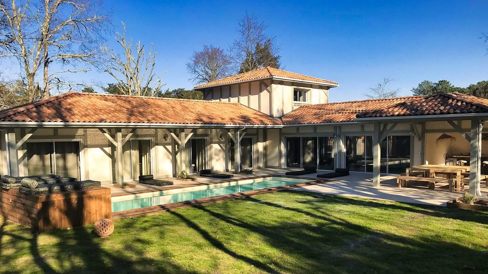 Maison contemporaine avec patio et piscine à Moliets-et-Maa (40)